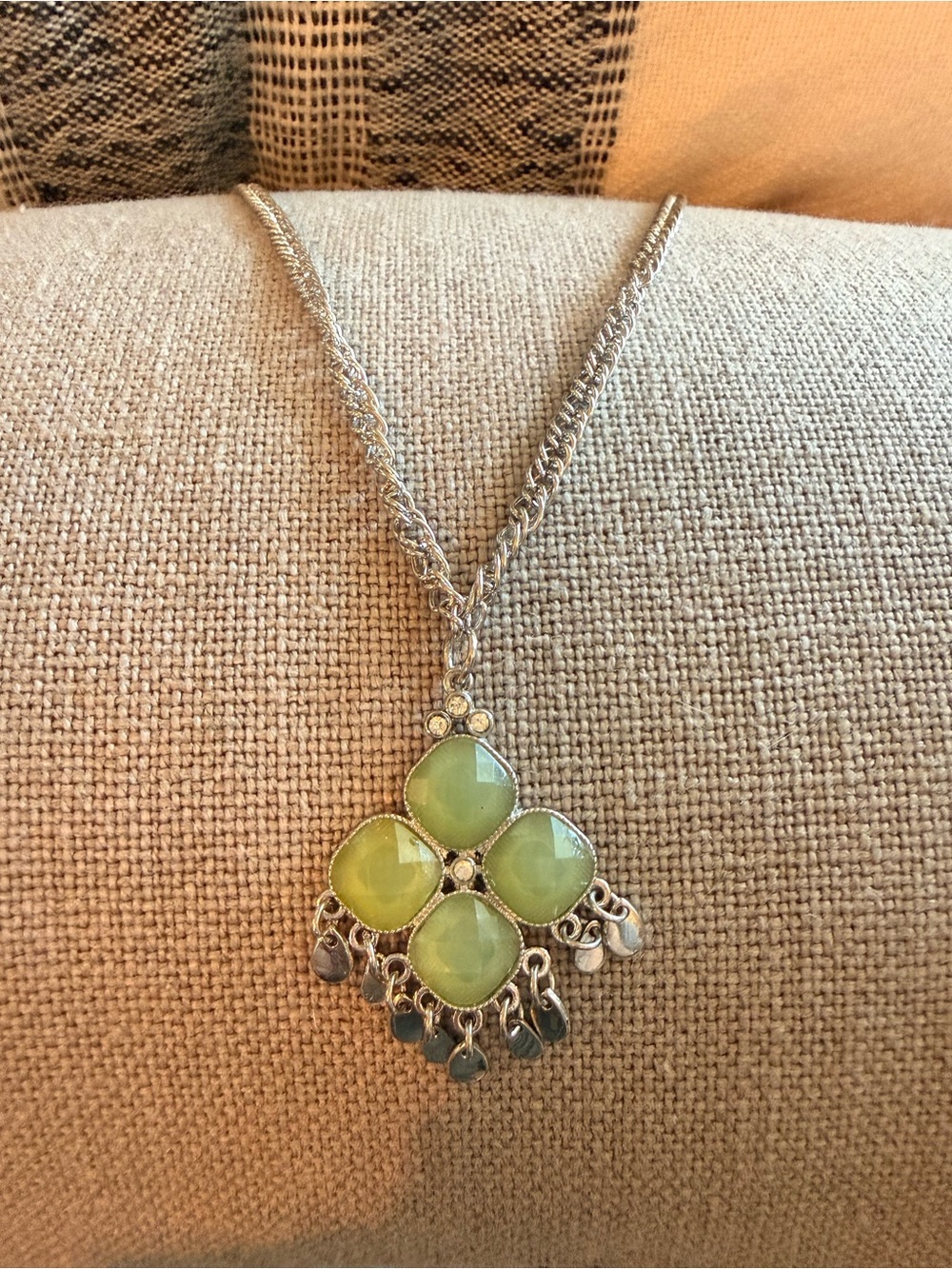 Green Gemstone Dangle Pendant Necklace - Women's Fashion Jewelry